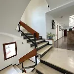 Piso Con Piscina Comunitaria Y Terraza Con Vistas